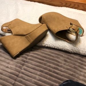 MADDEN GIRL WEDGE SANDALS